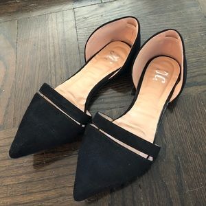Black pointed toe shoes